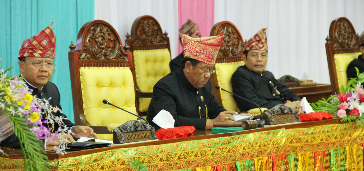 Plt Gubernu Rohidin Mersyah bersama unsur pimpinan DPRD Provinsi Bengkulu