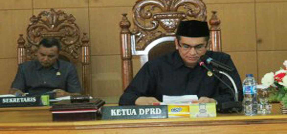 -- Ketua DPRD Bengkulu Utara Aliantor Harahap memimpin rapat paripurna --
