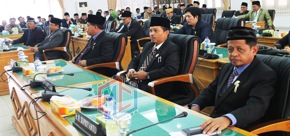 -- Anggota dewan Bengkulu Utara mengikuti rapat paripurna --