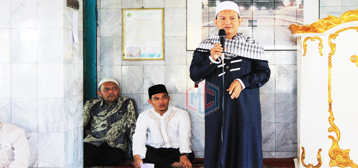 -- H. Muhammad Uyun M.Pd.i mengisi ceramah peringatan Isra' Mi'raj --