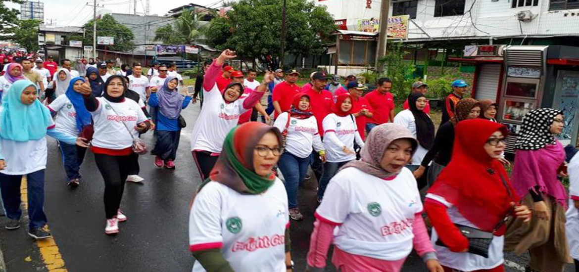 Ribuan warga Kota Bengkulu antusias mengikuti jalan sehat 