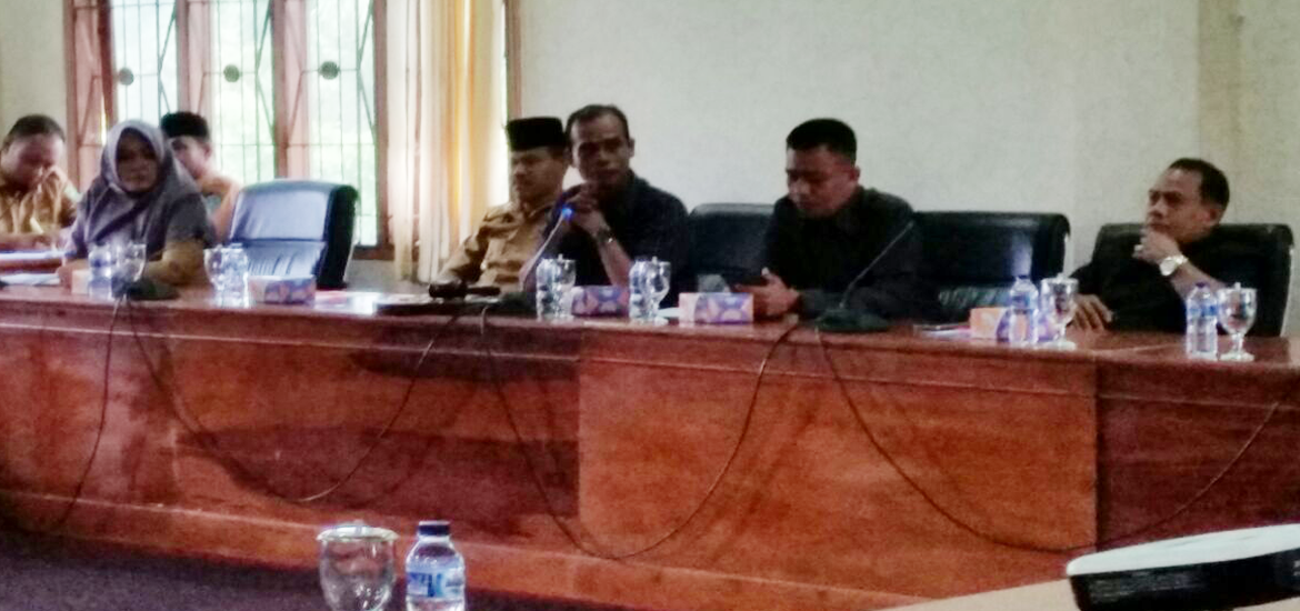 -- Waka II DPRD Kota Bengkulu Teuku Zulkarnaen saat menyampaikan sambutan --