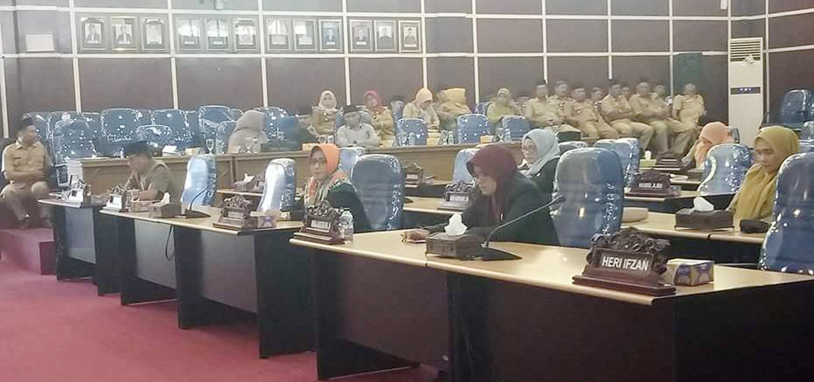 -- Anggota DPRD Kota Bengkulu mengikuti rapat paripurna --