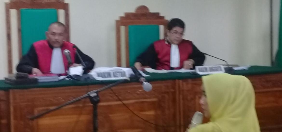 Lily Martiani Maddari saat bersaksi di sidang Jhoni Wijaya kuasa Direktur PT SMS wilayah Provinsi Bengkulu, Selasa (03/09/2017)