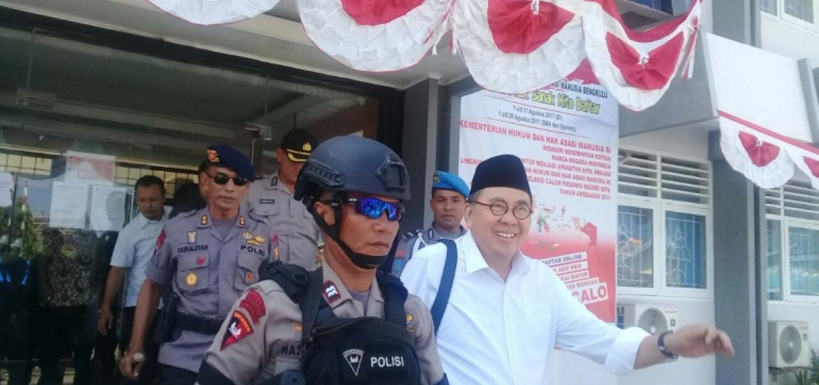 Gubernur Bengkulu nonaktif Ridwan Mukti saat dititipkan di Rutan Malabero Bengkulu