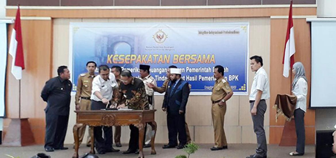 Penandatangan kesepakatan percepatan penyelesaian tindak lanjut hasil pemeriksaan