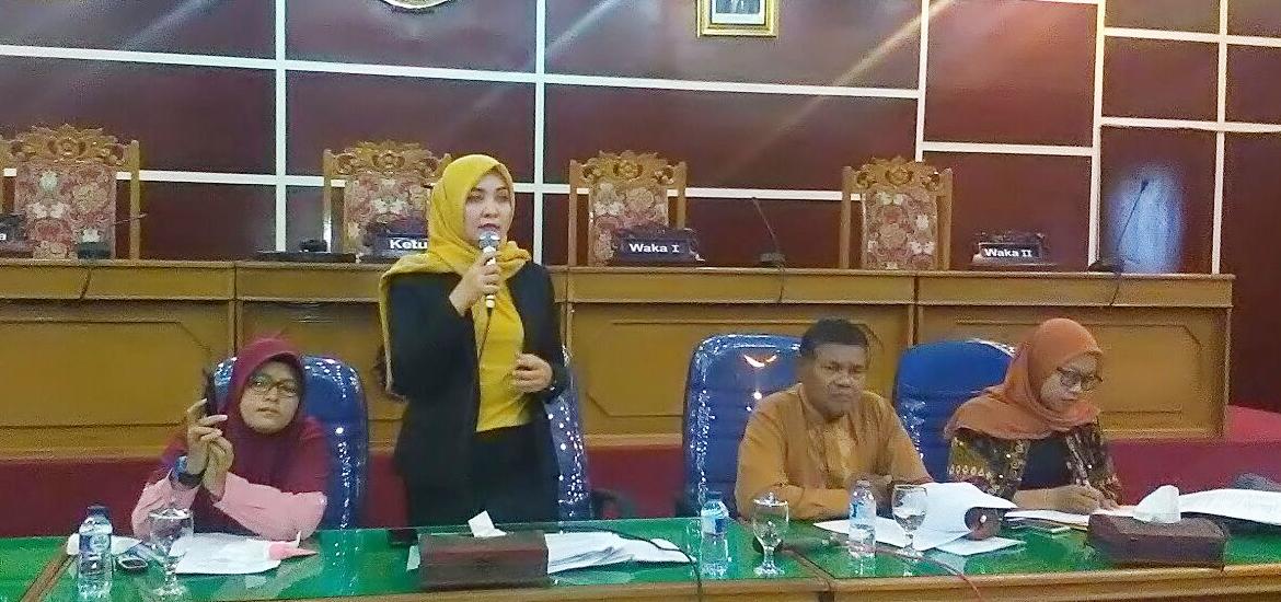 Ketua DPRD Kota Bengkulu Erna Sari Dewi memberikan materi kuliah umum
