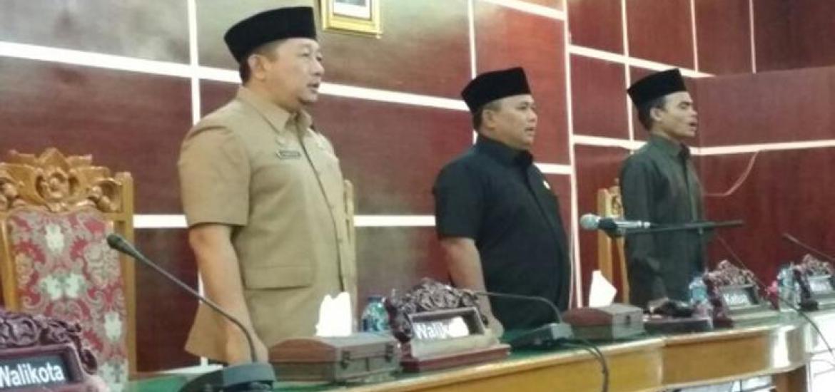 Rapat paripurna dengan agenda mendengarkan pandangan fraksi atas nota keuangan APBD-P 2017