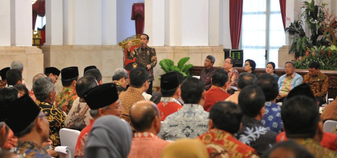 Plt Gubernur Rohidin Mersyah mendengarkan paparan Presiden RI Joko Widodo di Istana Negara Jakarta