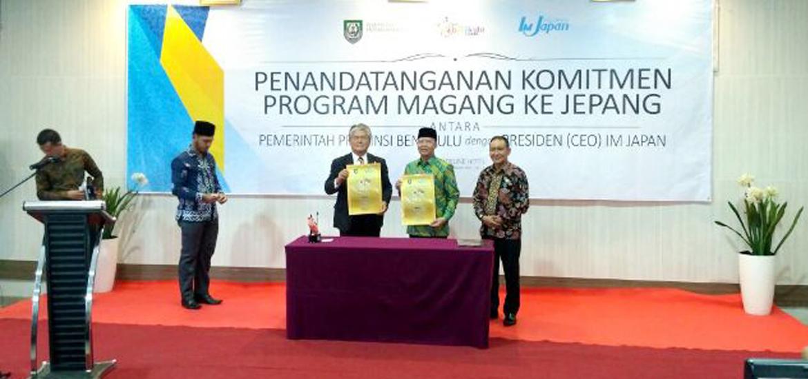 Penandatanganan komitmen program magang bersama Presiden IM JAPAN, Jumat (17/11/2017)