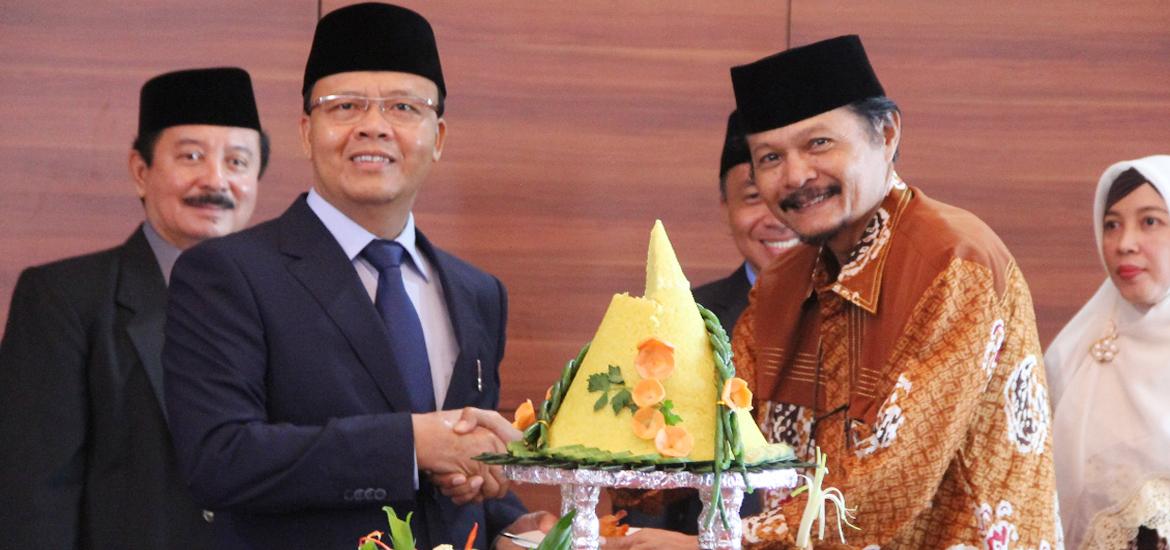 Plt Gubernur Rohidin Mersyah saat Peringatan Hari Bhakti PU ke- 72 Tahun 2017