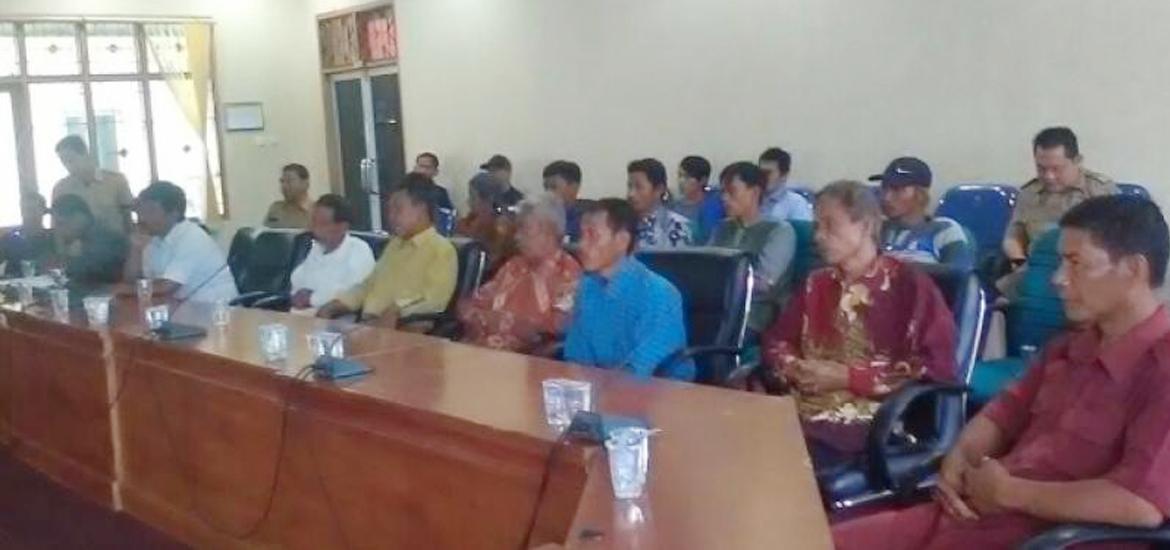 Dewan komisi II dan III DPRD Kota Bengkulu saat hearing dengan Warga RT 14 Kelurahan Teluk Sepang