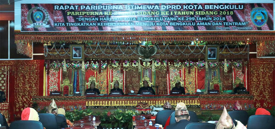 DPRD Kota Bengkulu menggelar rapat paripurna istimewa dalam   rangka memperingati Hari Jadi Kota Bengkulu Ke 299 di ruang Rapat Paripurna   Lantai Dua Kantor DPRD, Senin (19/3/2018)