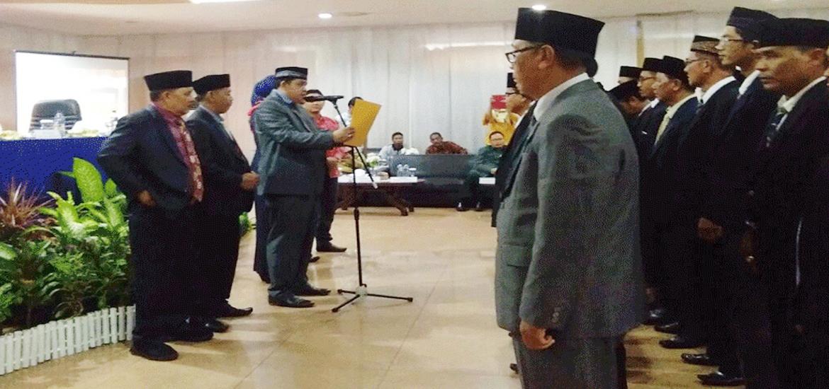 Ketua KPU Kota Bengkulu Darlinsyah melantik anggota PPK dan PPS se-Kota Bengkulu