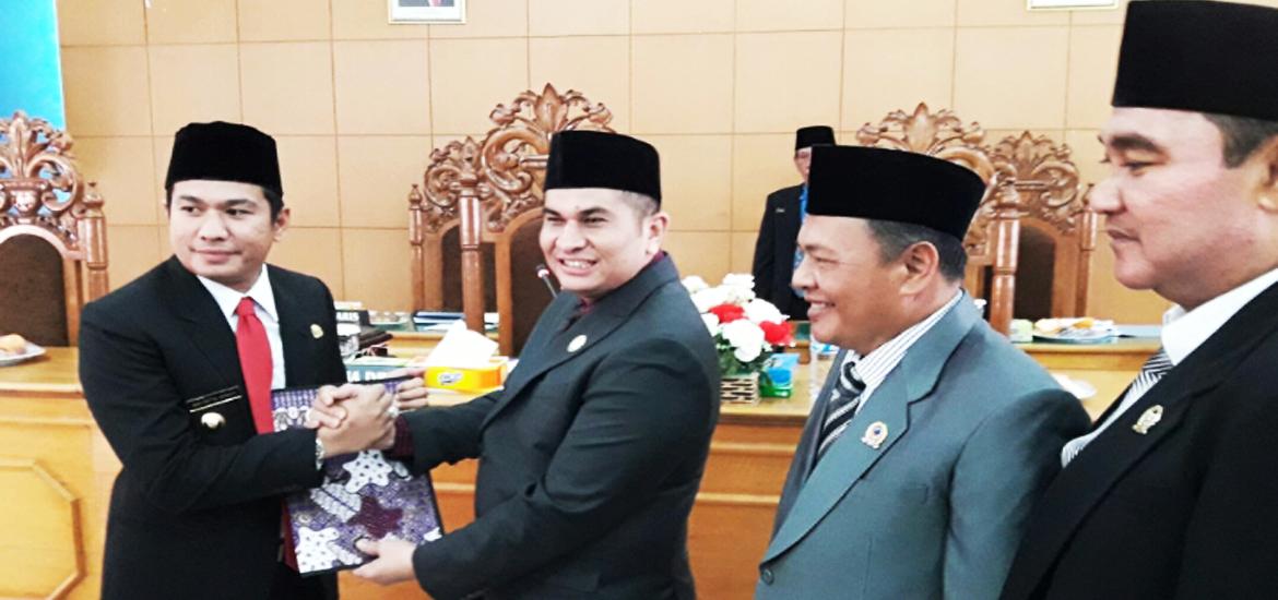 -- Penyerahan Rekomendasi DPRD Bengkulu Utara Terhadap LKPJ Bupati Bengkulu Utara Tahun 2017 --