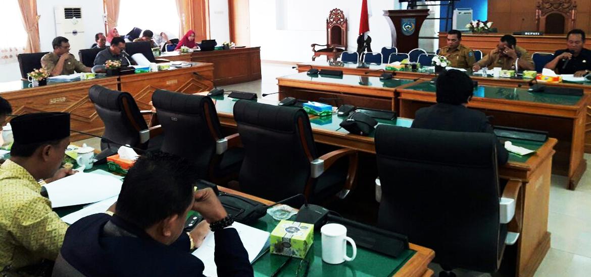 -- Dewan Bengkulu Utara bersama pihak eksekutif menggelar   rapat kerja dalam rangka mengkaji kembali raperda magrib mengaji --