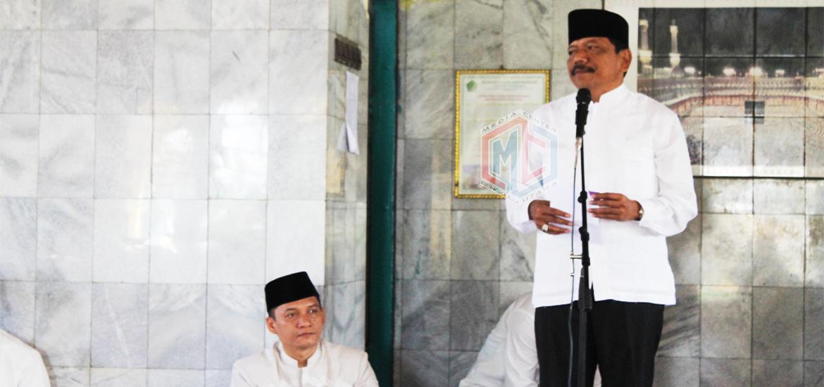 -- Bupati Bengkulu Utara Ir. Mian menyampaikan sambutan saat peringatan Isra' Mi'raj Nabi Muhammad SAW 1439 H, Selasa (24/4/2018). --