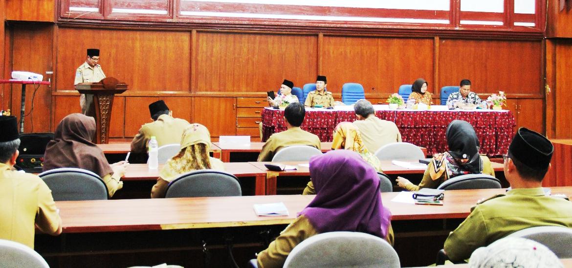 Rapat Pengisian Daftar Isian Urusan Pemerintah Provinsi dan Kota Bengkulu Bersama KemenPAN-RB, di Ruang Pola Provinsi Bengkulu, di Ruang Pola Provinsi Bengkulu, Selasa (08/05/2018)