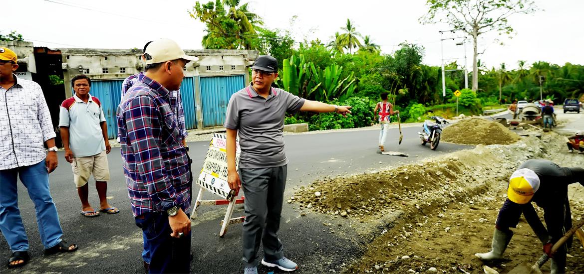 Plt Gub Rihidin pantau hasil pembangunan jalan tahun anggaran 2017 di sejumlah wilayah Kabupaten Kaur