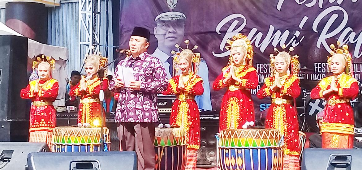 Sekdaprov menyampaikan sambutan saat pembukaan Festival Bumi Raflesia 2018 Dibuka