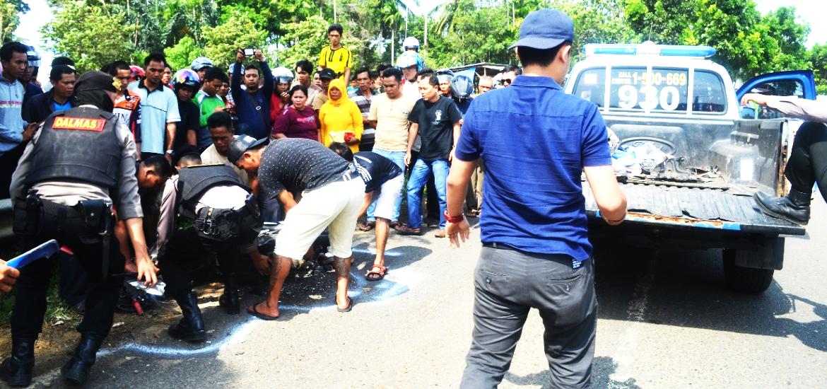 Polisi sedang melakukan olah TKP