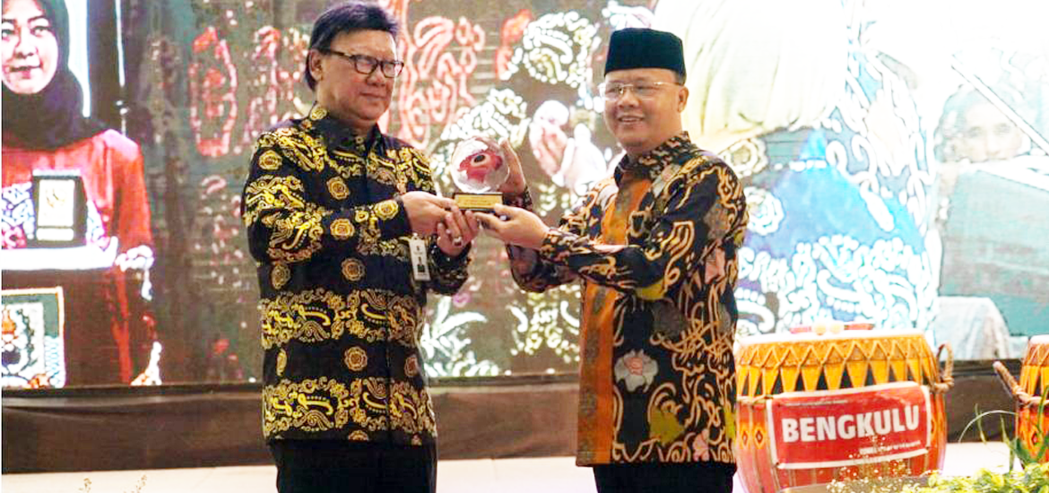 Plt Gubernur Bengkulu Rohidin Mersyah bersama Mendagri