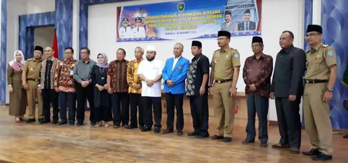 Bapelitbang Kota Bengkulu mengelar Penandatangan Kesepakatan Bersama antara Pemerintah Kota Dengan 9 Perguruan Tinggi Negeri Dan Swasta Kota Bengkulu