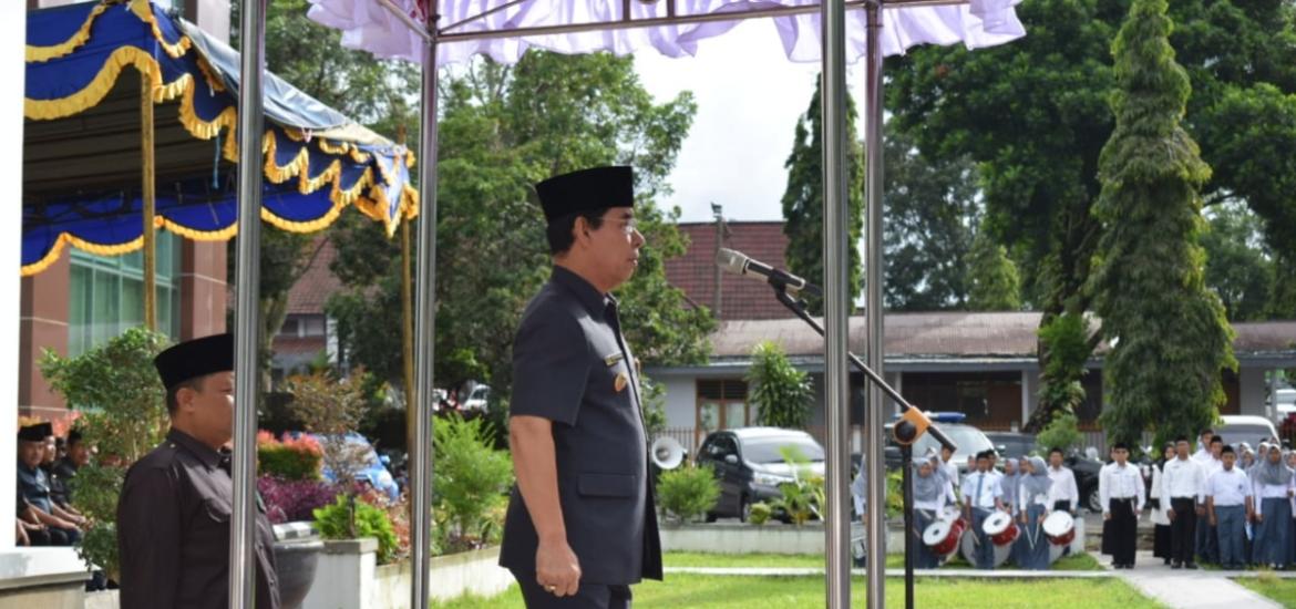 Bupati Rejang Lebong. H. Ahmad Hijazi, SH, M.Si, bertindak sebagai pembina upacara