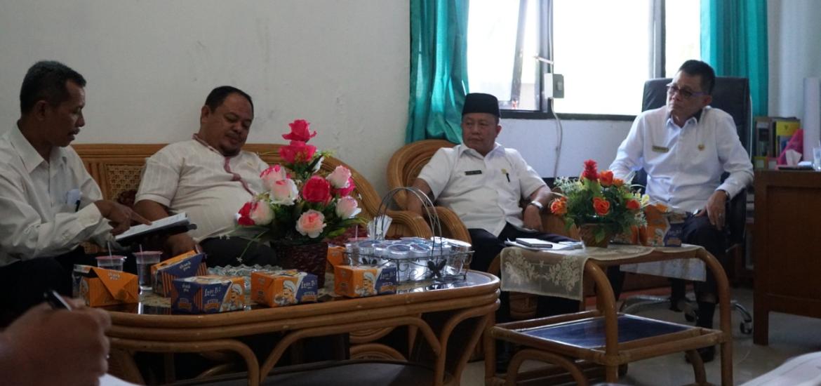  Kepala Dispar Bengkulu Selatan, Drs. H. Yulian Fauzi MAP berkoordinasi dengan Asisten I Setda