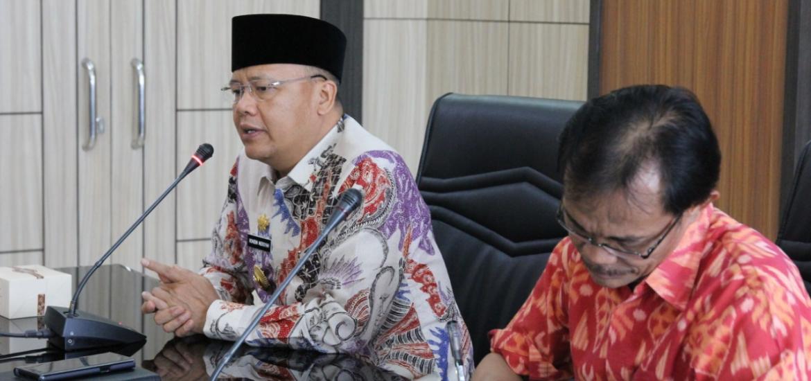 Gubernur Bengkulu Rohidin Mersyah menerima kunjungan Dewan Riset Daerah Provinsi Bengkulu yang diketuai Akademisi Universitas Bengkulu Panji Suminar