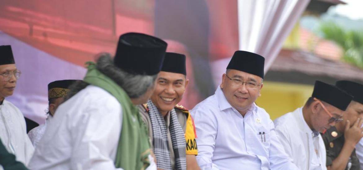 Mendes PDTT Eko Putro Sandjodjo menghadiri istighasah dan tabligh akbar bersama ribuan masyarakat di Kabupaten Lebong
