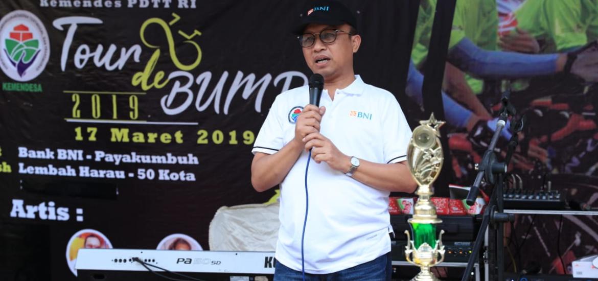 Sekjen Kemendes PDTT, Anwar Sanusi saat kegiatan Fun Bike Tour de BUMDes 2019 di kota Payakumbuh