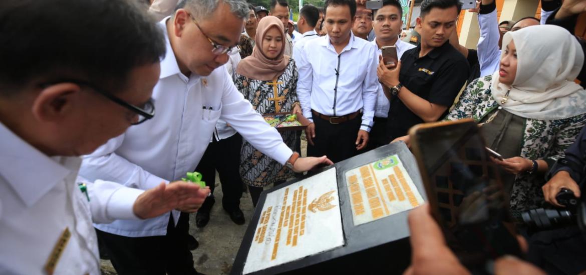 Menteri Eko meresmikan Gedung Serba Guna Kuto Aur Desa Tebat Monok, Kecamatan Kepahiang, Kabupaten Kepahiang, Provinsi Bengkulu