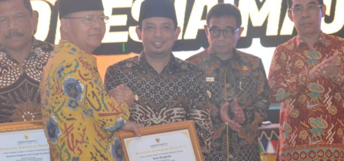 Penghargaan Kota Terbaik dari Gubernur