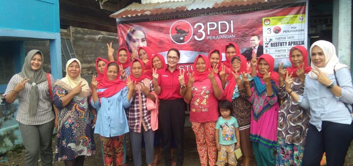 Restuty Aprillia bersama masyarakat Kepahiang