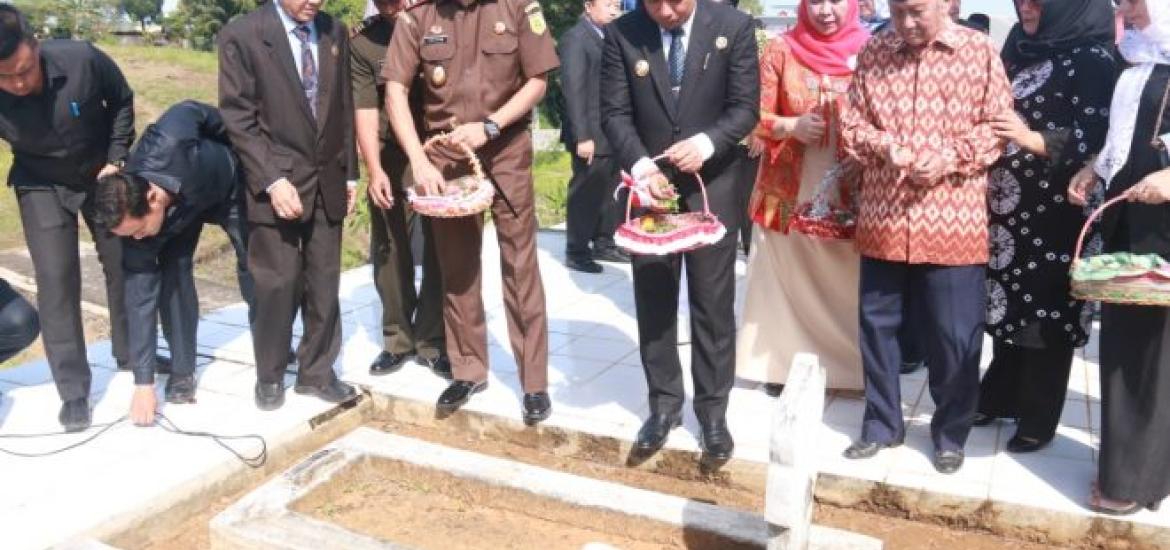 Pemkot Bengkulu gelar ziarah ke makam mantan walikota dalam rangka peringatan HUT ke- 300