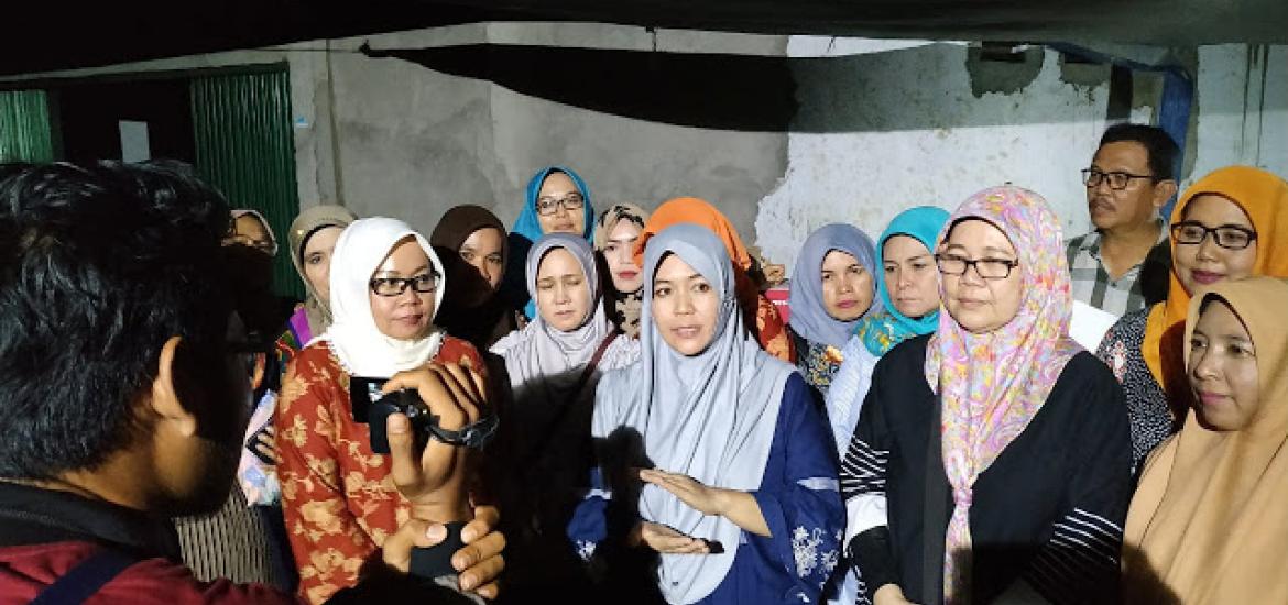 Derta Wahyulin saat kunjungi posko Bencana di Kelurahan Rawa Makmur