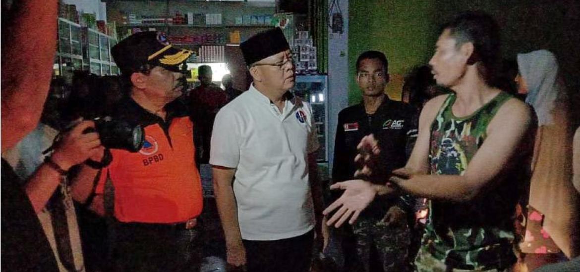 Gubernur Rohidin Mersyah mengunjungi warga korban banjir