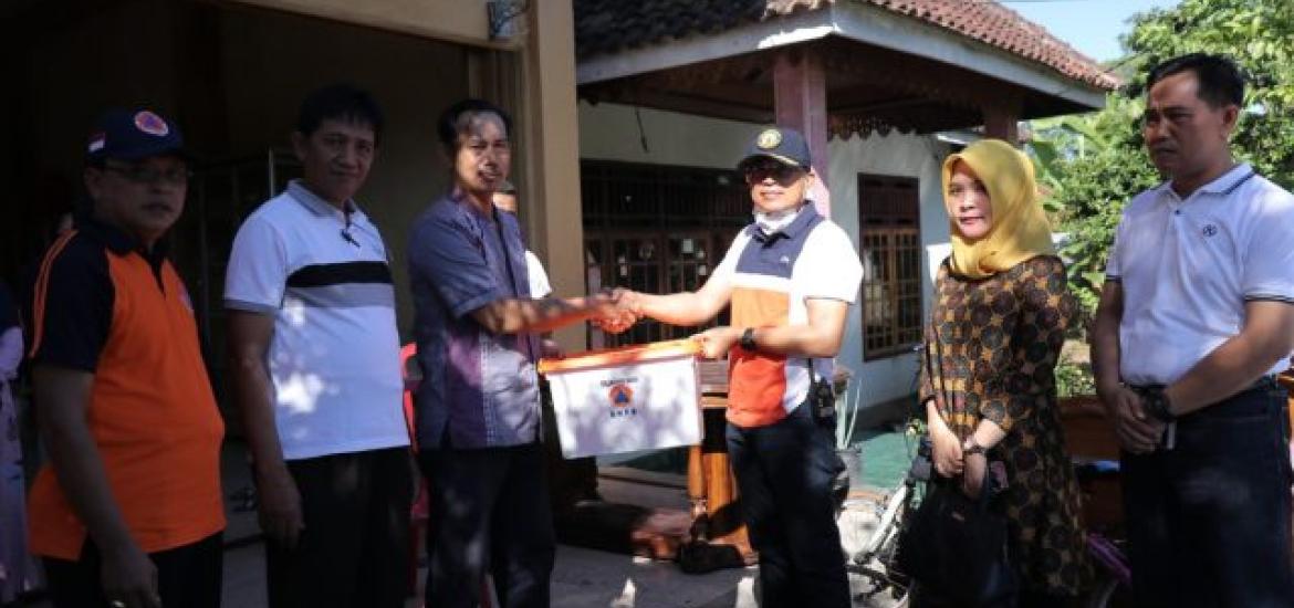 Gusnan Mulyadi berikan bantuan korban kebakaran