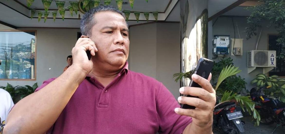 Kepala Dinas Kominfo dan Statistik Provinsi Bengkulu,  Jaduliwan memantau Apel ASN dari Aplikasi CCTV