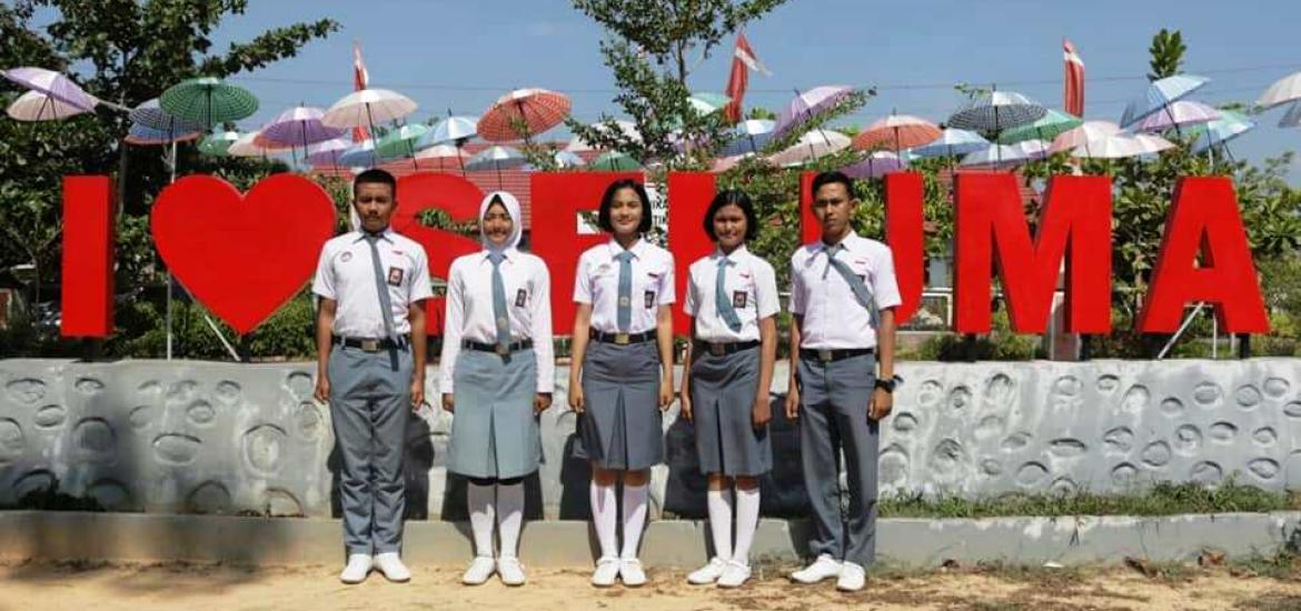 Aisyah Rahmawati foto bersama Teman seperjuangan