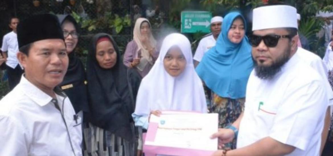 Mayang Sari bersama Walikota Bengkulu Helmi Hasan