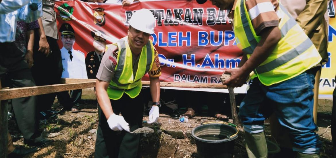 Bupati RL Letakan Batu Pertama Pembangunan Polsek Binduriang