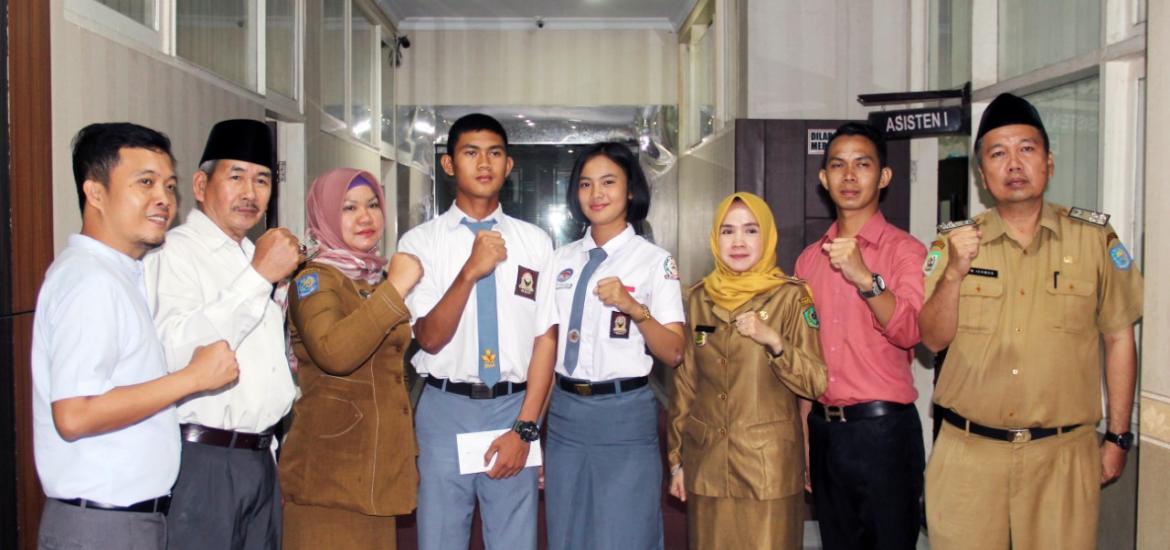 foto kedua calon paskibraka nasional dengan pemrov bengkulu