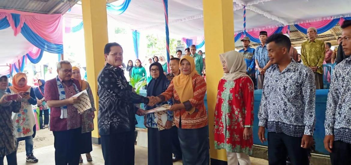 Busmar Edisyaf berikan simbolis peresmian rumah dataku