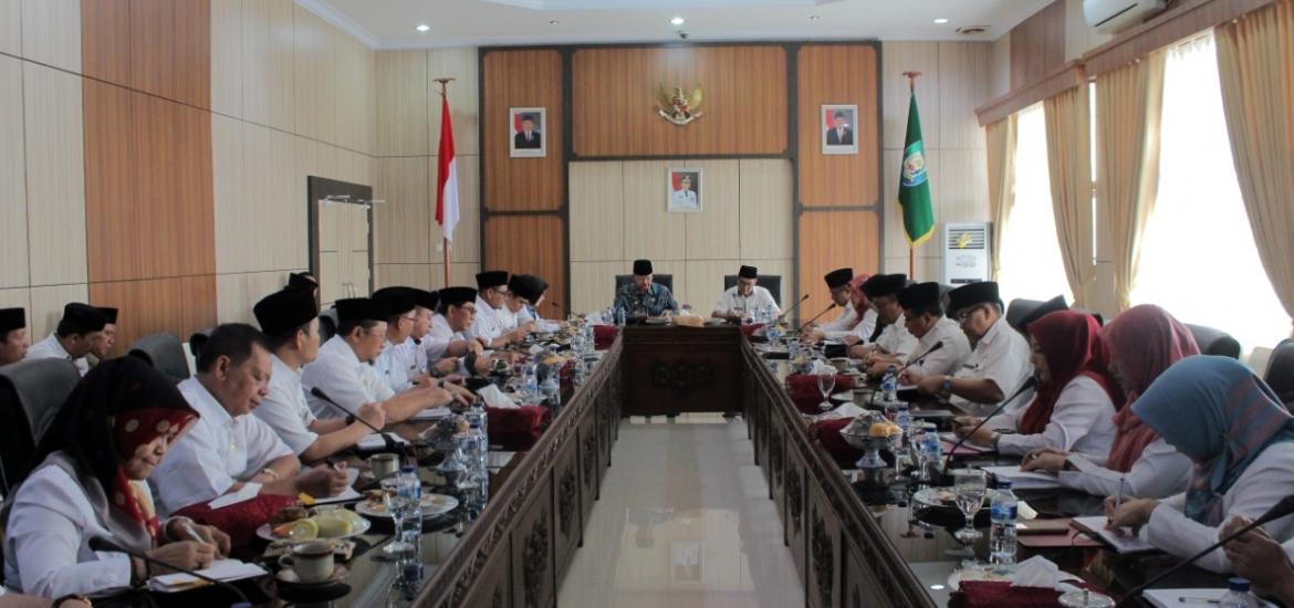 Bersama OPD Gubernur Bengkulu Rohidin Pimpin Rapat