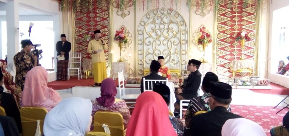 Gubernur Bengkulu Rohidin Mersyah menghadiri akad nikah Putri Sekda Kaur
