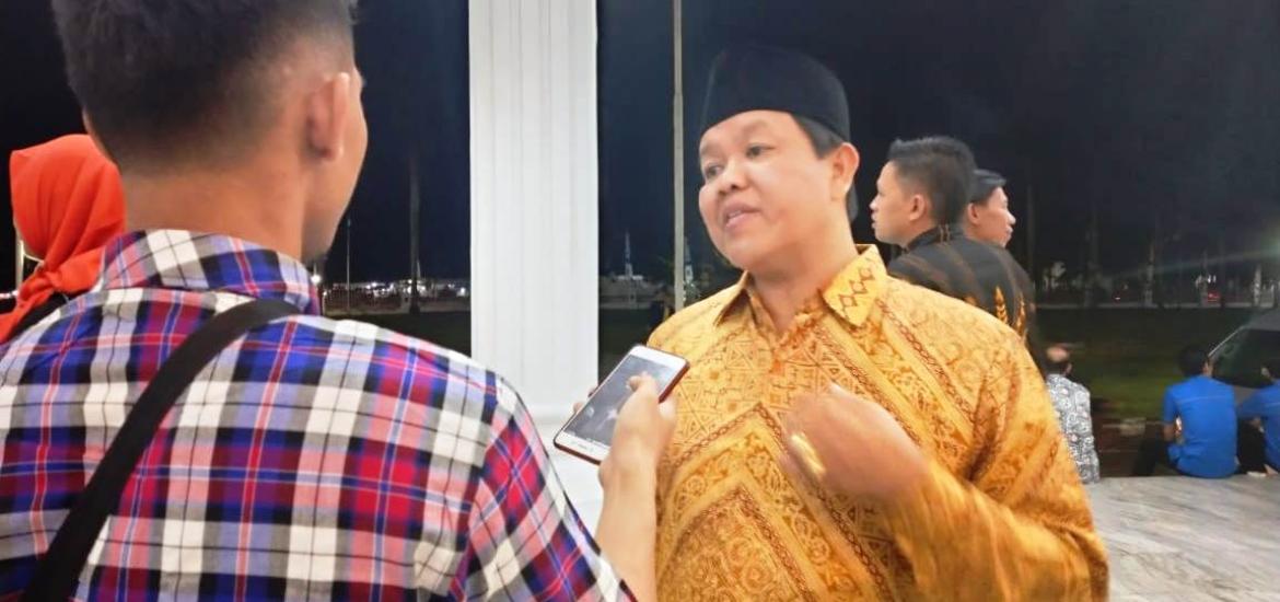 Kepala Dinas Sosial Provinsi Bengkulu Iskandar ZO saat di wawancarai. Foto:BI