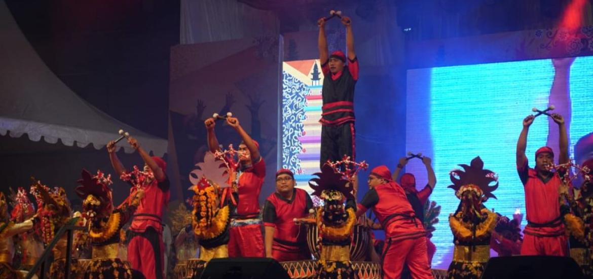 foto Penampilan Salah Satu Peserta musik dhol