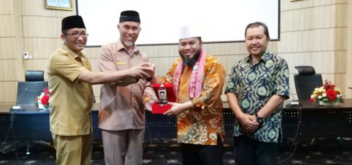 Walikota Bengkulu MoU dengan Walikota Padang